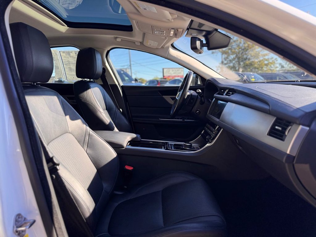 Used 2018 Jaguar XF Prestige AWD/4WD image 30
