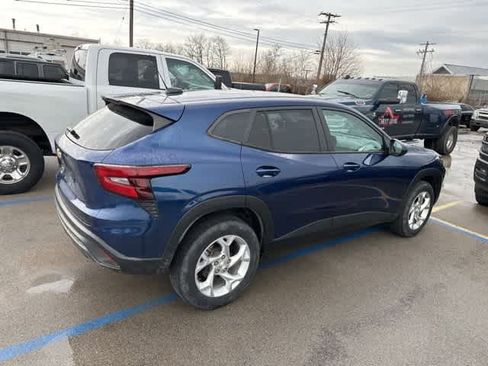 Used 2024 Chevrolet Trax LS w/ LS Convenience Package image 18