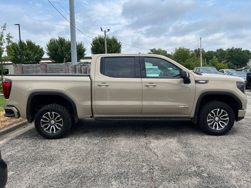 Used 2023 GMC Sierra 1500 AT4 w/ AT4 Premium Package AWD/4WD image 2