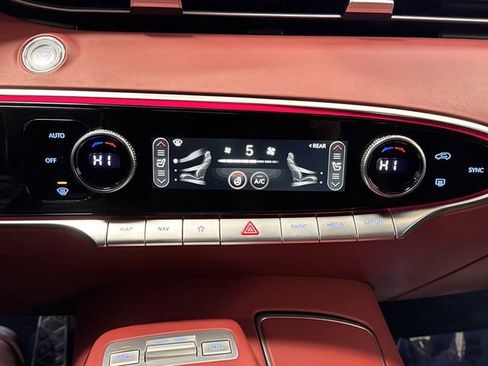 Used 2024 Genesis GV70 2.5T w/ Sport Prestige Package image 21