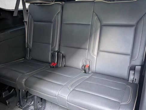 Used 2022 Chevrolet Suburban Premier image 18