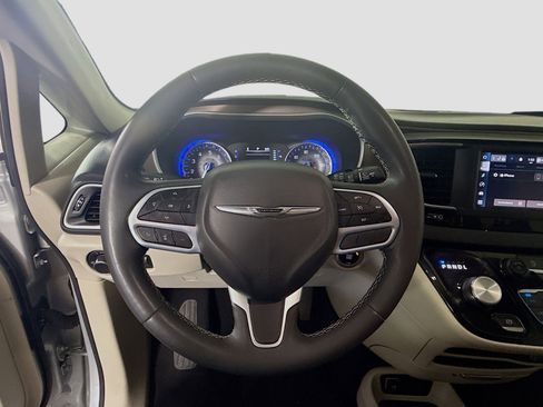 Used 2023 Chrysler Voyager LX FWD image 13