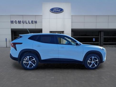 Used 2025 Chevrolet Trax RS w/ Driver Confidence Package image 7