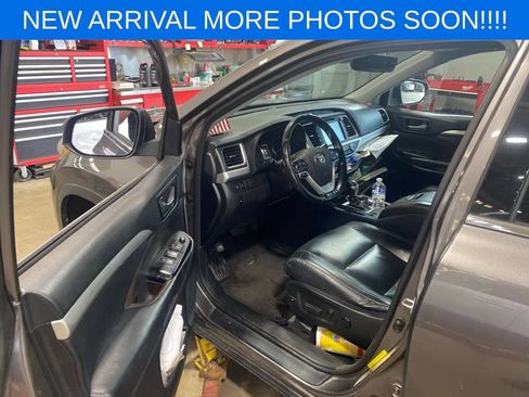 Used 2018 Toyota Highlander XLE FWD image 13