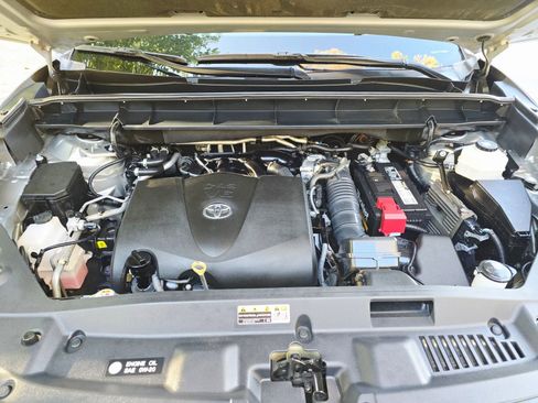 Used 2020 Toyota Highlander LE FWD image 53