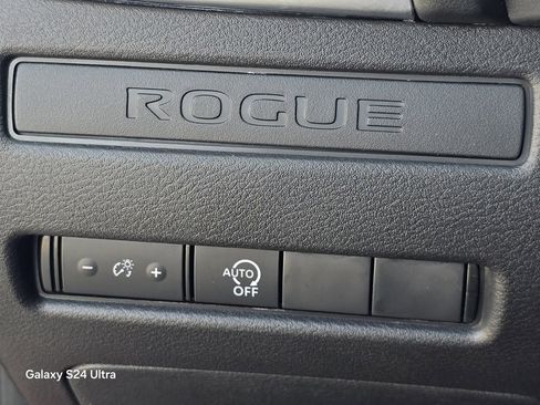 Used 2025 Nissan Rogue S image 25