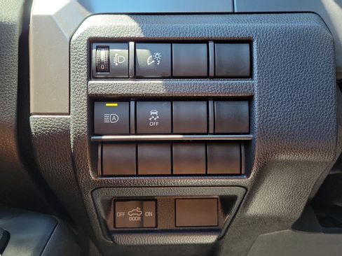 Used 2025 Toyota Tacoma SR5 AWD/4WD image 27
