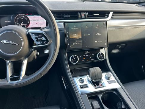 Used 2024 Jaguar F-PACE R-Dynamic S image 18