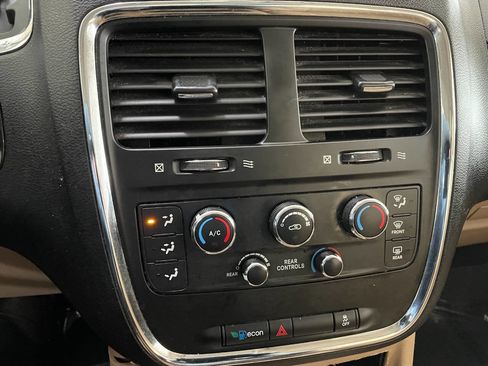 Used 2016 Dodge Grand Caravan SXT image 36