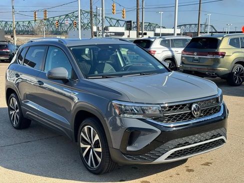 Certified 2023 Volkswagen Taos SE w/ Panoramic Sunroof Package image 7