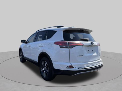 Used 2018 Toyota RAV4 XLE AWD/4WD image 3
