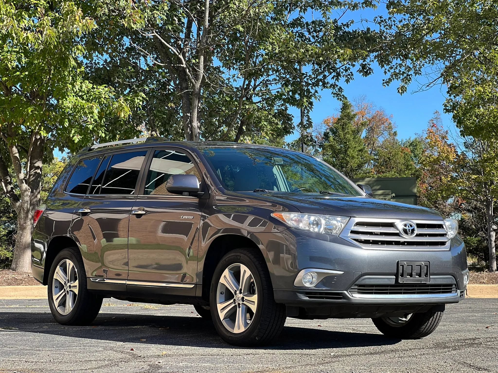 Used 2012 Toyota Highlander Limited w/ Tow Pkg AWD/4WD image 7