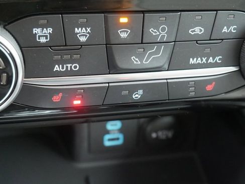 Used 2022 Ford Escape SE w/ Cold Weather Package image 4