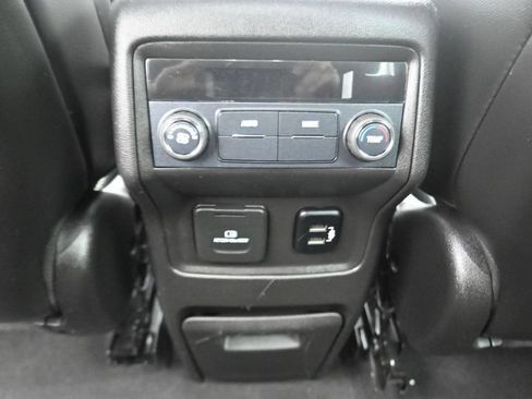 Used 2018 GMC Acadia SLT FWD image 25