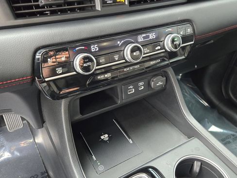 Used 2025 Honda Pilot Black Edition image 23
