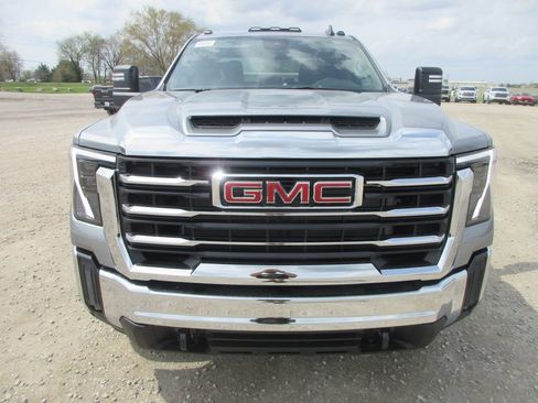 New 2026 GMC Sierra 2500 SLE image 11