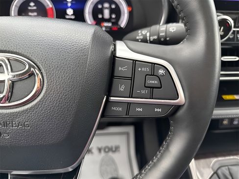 Used 2023 Toyota Highlander Limited image 32