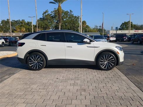 Certified 2023 Volkswagen ID.4 Pro S Plus image 3