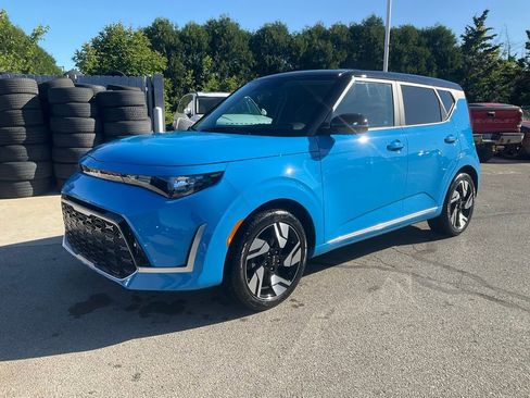Used 2023 Kia Soul GT-Line FWD image 3