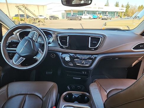 Used 2017 Chrysler Pacifica Limited w/ Advanced Safetytec Group image 16