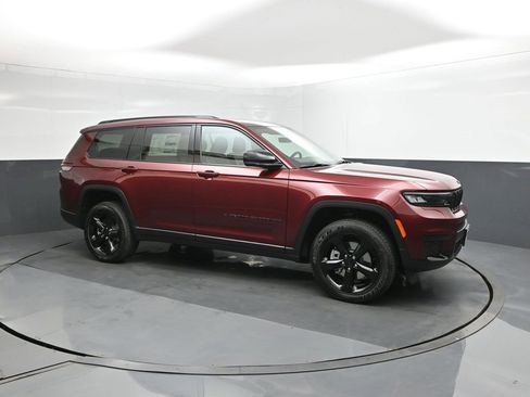 New 2025 Jeep Grand Cherokee L Altitude image 17