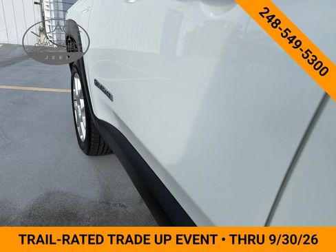 Used 2019 Jeep Renegade Latitude w/ Cold Weather Group AWD/4WD image 9