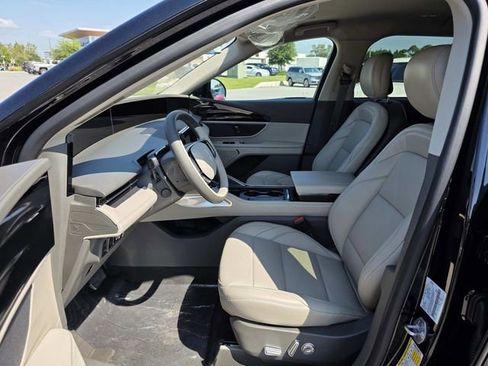 New 2025 Lincoln Nautilus Premier image 8