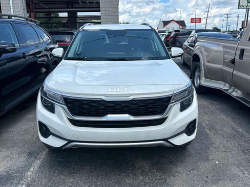 Used 2023 Kia Seltos S w/ Navigation Package FWD image 2