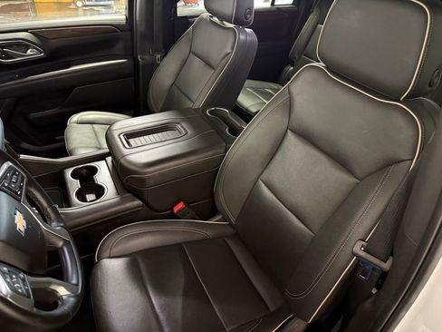 Used 2023 Chevrolet Suburban Premier image 7