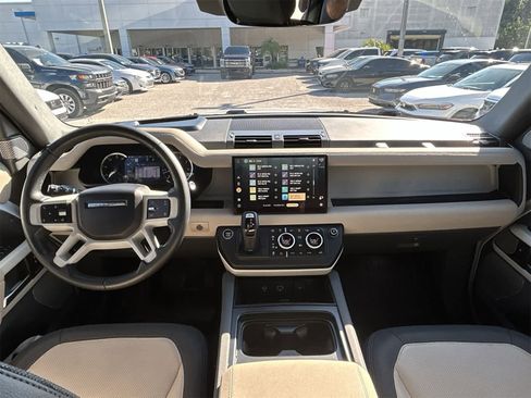 Used 2023 Land Rover Defender 130 X-Dynamic SE image 10