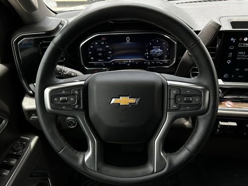 Used 2025 Chevrolet Silverado 1500 LT RWD image 14