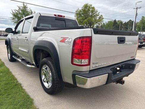 Used 2009 GMC Sierra 1500 SLT w/ All-Terrain Package AWD/4WD image 2