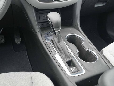 Used 2022 Chevrolet Equinox LS AWD/4WD image 31
