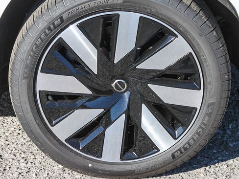 New 2025 Volvo EX90 Plus w/ Protection Package Premier image 11