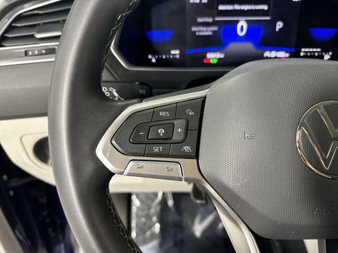 Used 2022 Volkswagen Tiguan SE image 12