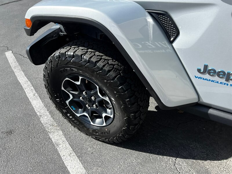 Used 2023 Jeep Wrangler Unlimited Rubicon 4xe w/ Cold Weather Group AWD/4WD image 13