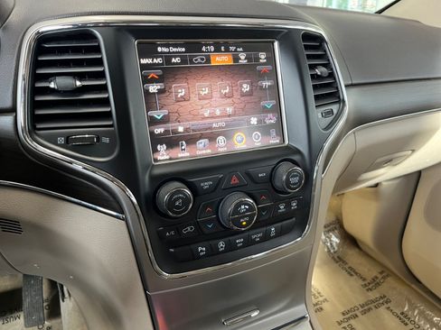 Used 2017 Jeep Grand Cherokee Overland AWD/4WD image 12