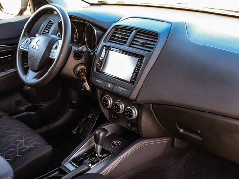 Used 2023 Mitsubishi Outlander Sport ES AWD/4WD image 40
