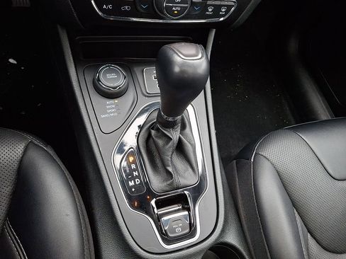 Used 2022 Jeep Cherokee Limited w/ Elite Package image 18