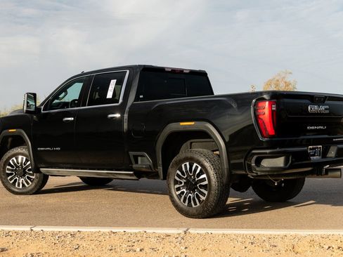 Used 2024 GMC Sierra 3500 Denali Ultimate image 11