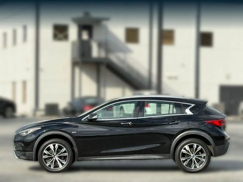 Used 2019 INFINITI QX30 Premium w/ Navigation Package image 8