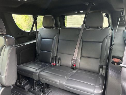 Used 2023 Chevrolet Suburban Premier image 12