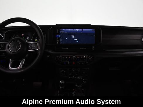 Used 2025 Jeep Wrangler Unlimited Sahara AWD/4WD image 10