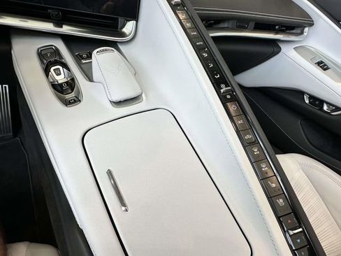 Used 2024 Chevrolet Corvette Stingray Preferred Conv w/ Z51 Performance Package RWD image 18