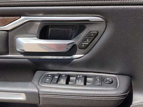 Used 2019 RAM 1500 Laramie AWD/4WD image 27