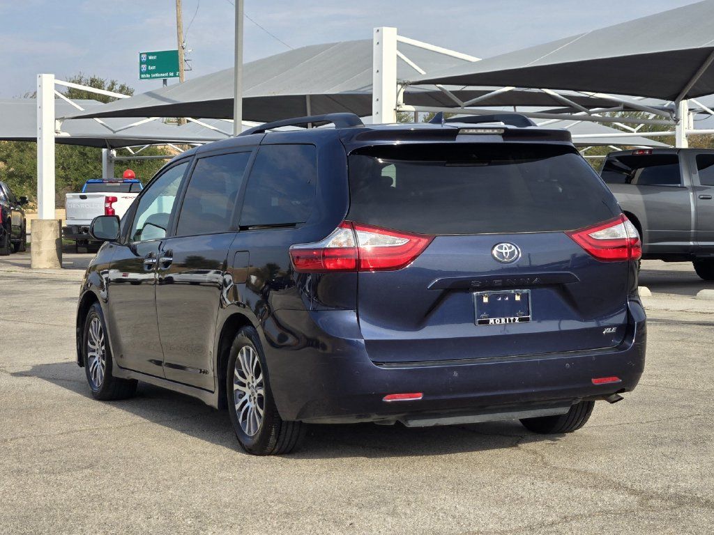 Used 2018 Toyota Sienna XLE w/ XLE Navigation Package FWD image 5