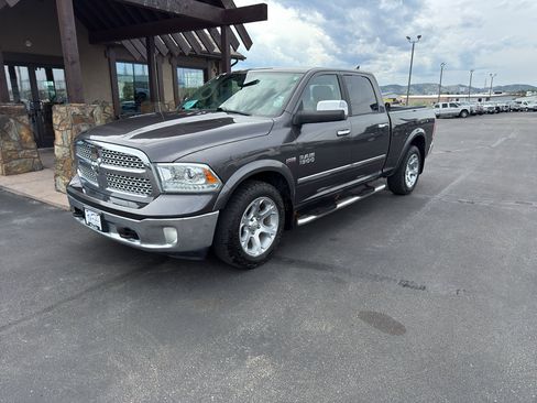 Used 2018 RAM 1500 Laramie AWD/4WD image 2