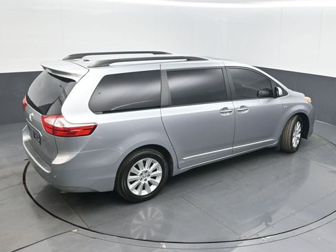 Used 2016 Toyota Sienna XLE image 39