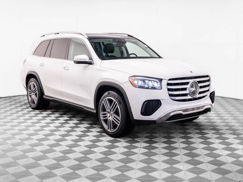 Used 2024 Mercedes-Benz GLS 450 4MATIC image 7