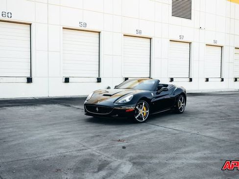 Used 2014 Ferrari California RWD image 42